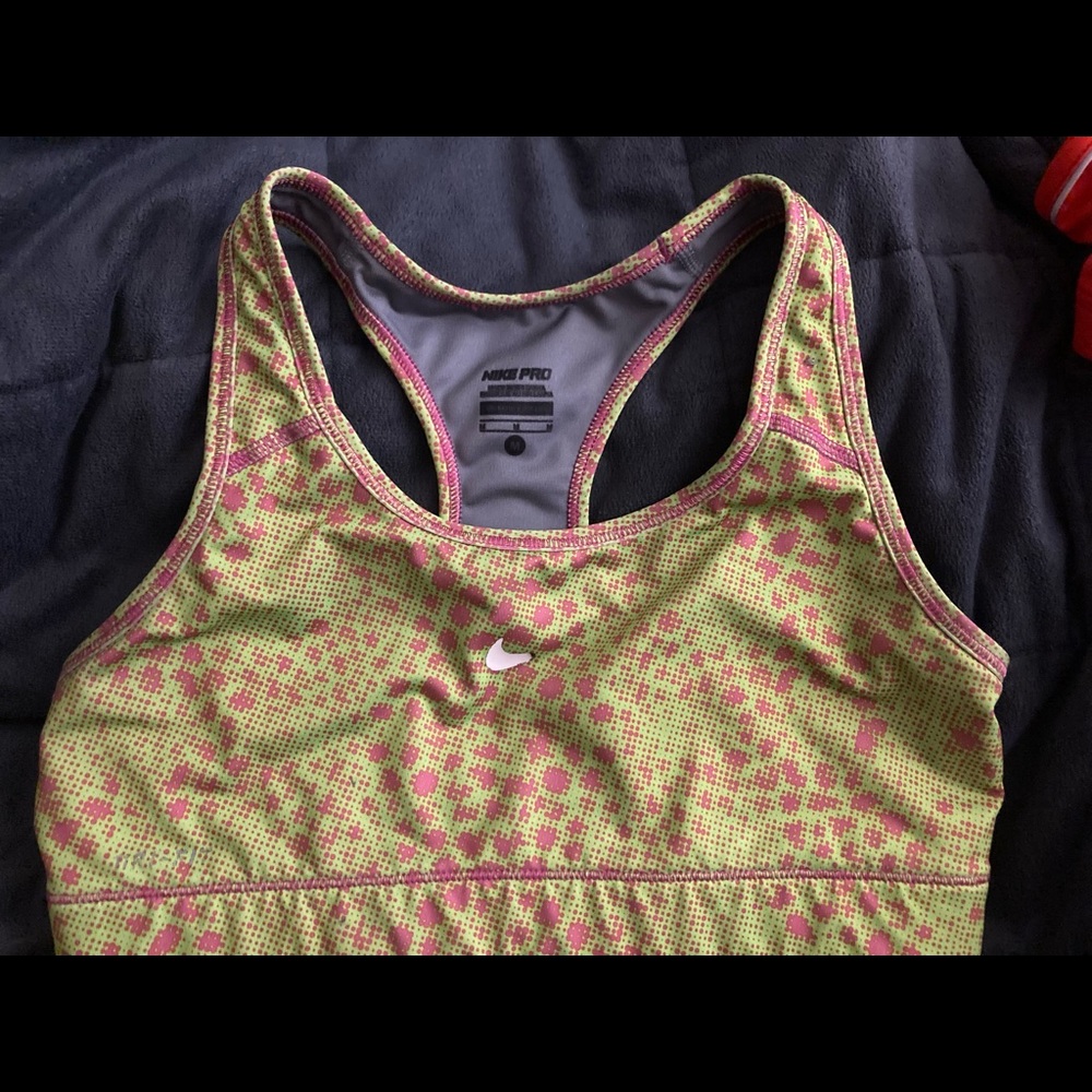 Medium Nike Pro sports bra
